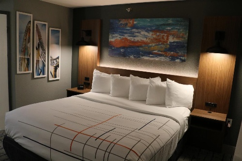 La Quinta Inn & Suites by Wyndham Chicago Gurnee image 1