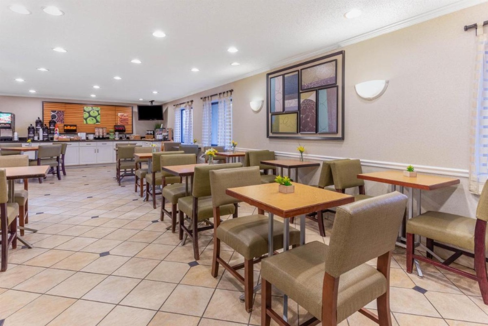 La Quinta Inn & Suites by Wyndham Chicago Gurnee Image 10