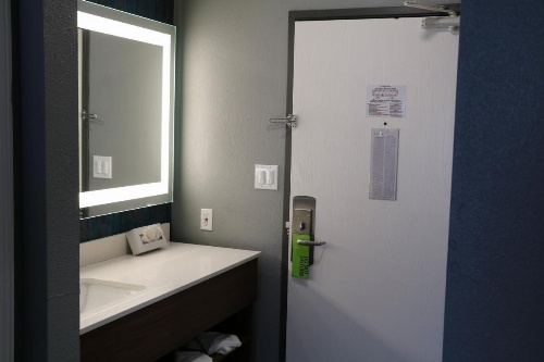 La Quinta Inn & Suites by Wyndham Chicago Gurnee image 18