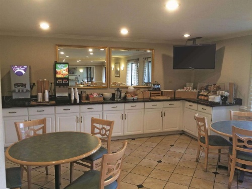 La Quinta Inn & Suites by Wyndham Chicago Gurnee image 27