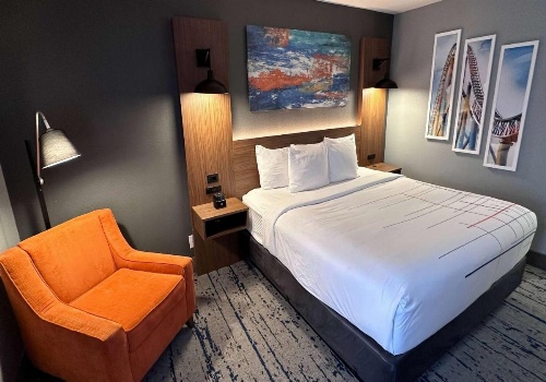La Quinta Inn & Suites by Wyndham Chicago Gurnee image 32