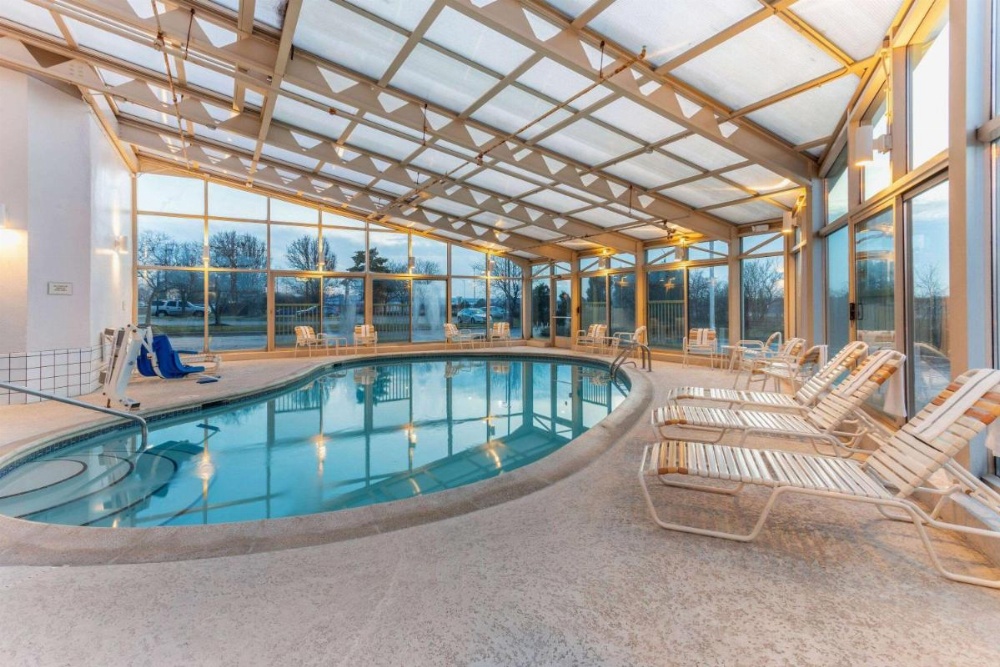 La Quinta Inn & Suites by Wyndham Chicago Gurnee Image 36