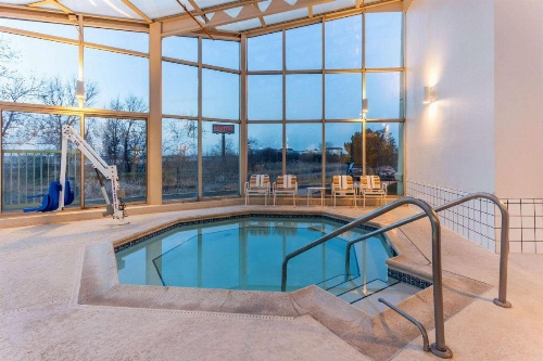 La Quinta Inn & Suites by Wyndham Chicago Gurnee image 39
