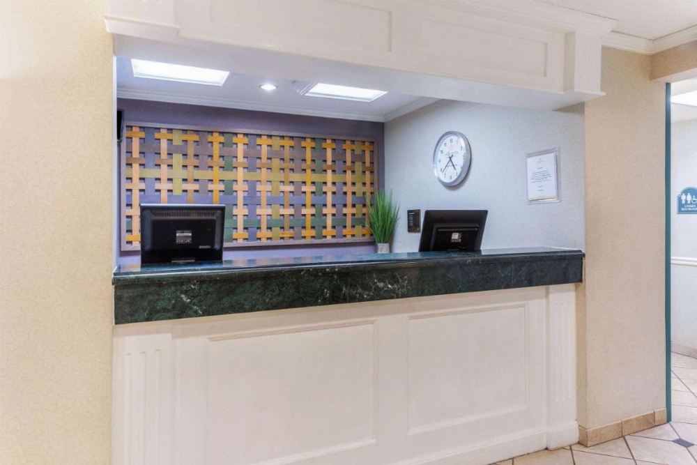 La Quinta Inn & Suites by Wyndham Chicago Gurnee Image 44