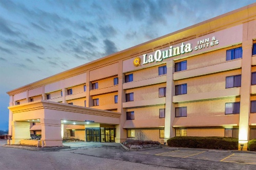 La Quinta Inn & Suites by Wyndham Chicago Gurnee image 47