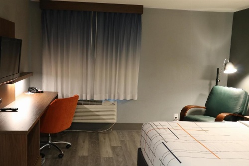 La Quinta Inn & Suites by Wyndham Chicago Gurnee image 7