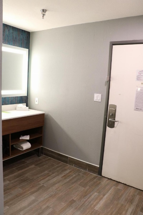 La Quinta Inn & Suites by Wyndham Chicago Gurnee image 8